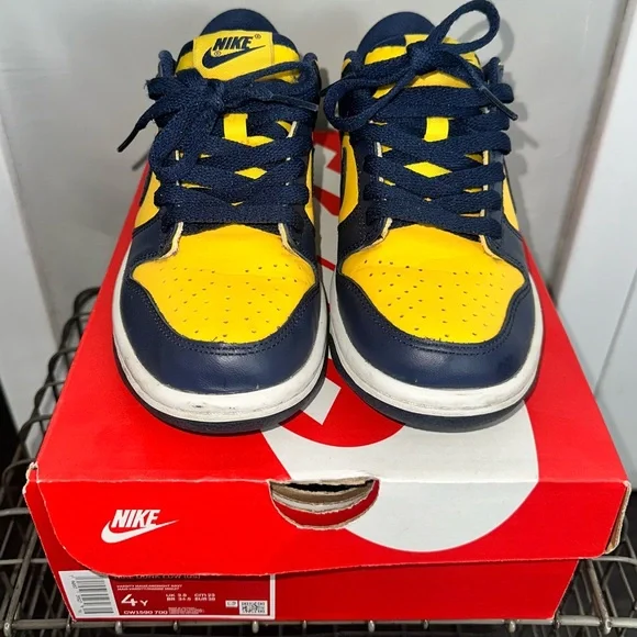 Nike Dunk Low - Michigan - Picture 2 of 5